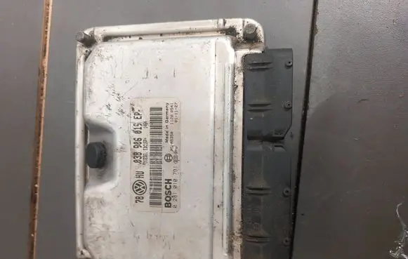 Audi A6 S6 C5 4B Engine control unit/module 038906019EP 281A5350 0281010701