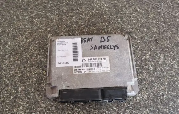 Volkswagen PASSAT B5 Engine control unit/module 06A906019AM