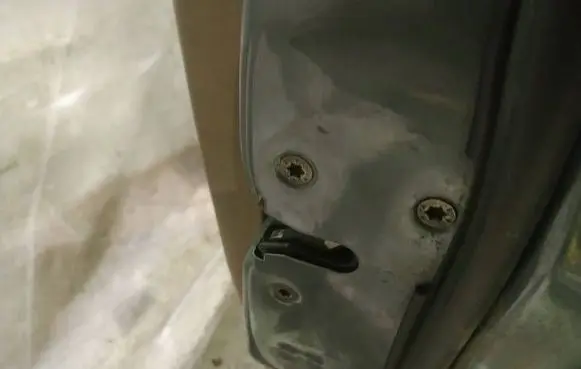 Volvo V70 Front door lock 