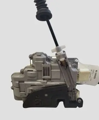 Volkswagen PASSAT B6 Rear door lock 3C4839015A