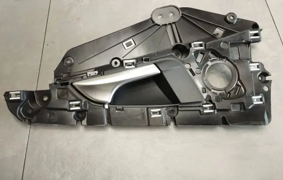 Rear door interior handle
