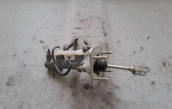 Toyota Prius (XW20) Master brake cylinder