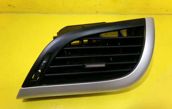 Peugeot 207 Dashboard side air vent grill/cover trim 96724793ZD