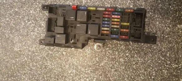 Volvo V70 Fuse module 518717004 8637841