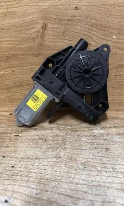 Volvo XC60 Front door window regulator motor 966268102