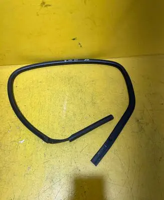 Volvo V50 Rubber seal rear door window/glass 