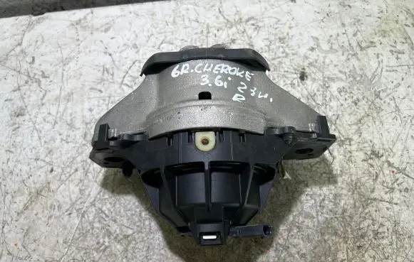 Jeep Grand Cherokee WL Engine mount bracket 68375806AE 129921319