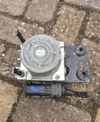 Opel Vivaro ABS Pump 476607609R 93868515 10022002294