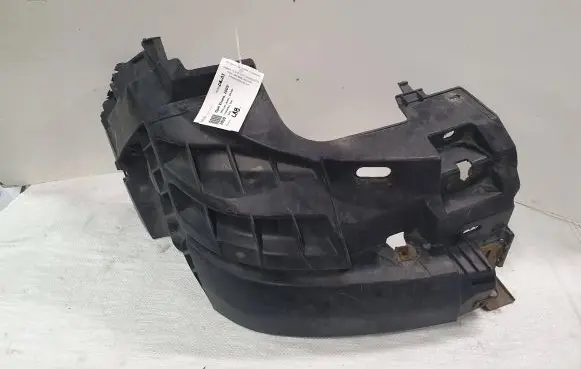 Opel Vivaro Front bumper mounting bracket 620340101R 93856002