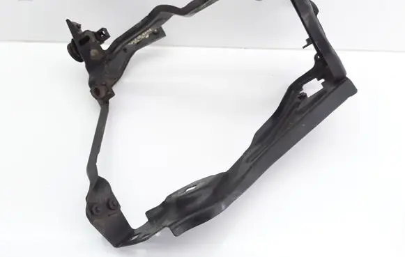 Mercedes-Benz C W204 Headlight/headlamp mounting bracket A2046200291
