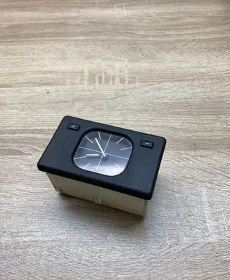 BMW 5 E34 Clock 1374282