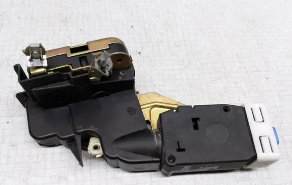 Mitsubishi Space Star Front door lock
