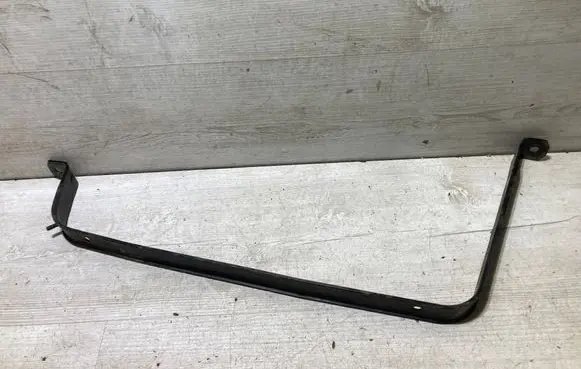 Fuel tank mounting bracket