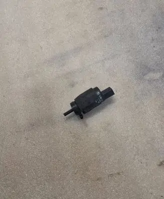BMW 3 E46 Windscreen/windshield washer pump 8352154