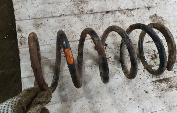 Toyota Avensis Verso Rear coil spring