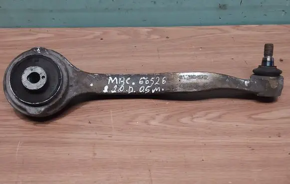 Mercedes-Benz C W204 Front lower control arm/wishbone A20305