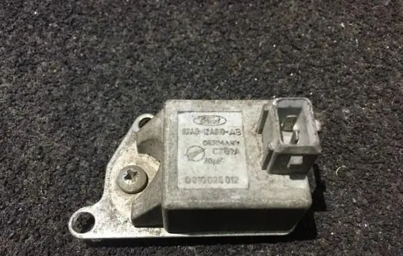 Ford Mondeo Mk III Ignition amplifier control unit 93ab12a019ab 0130025012