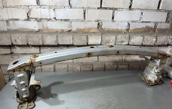 Mazda 5 Front bumper cross member 
