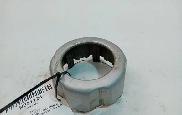 Nissan Navara R15 wheel hub/cap/trim 