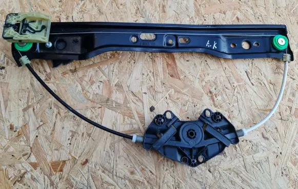 Volvo XC90 Rear window lifting mechanism without motor