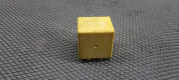 Renault Megane II Steering rack control module 