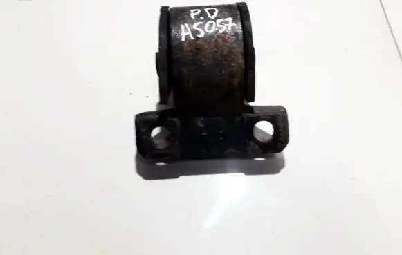 KIA Carens I Engine mount bracket