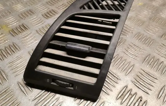 BMW 1 E81 E87 Dashboard air vent grill cover trim 7059187