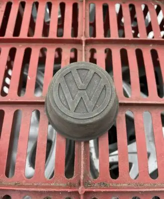 Volkswagen Golf I Original wheel cap 863601171 321601171A