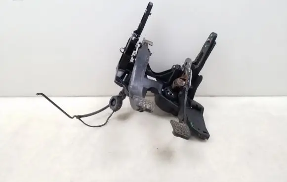 Opel Astra J Pedal assembly 13366759