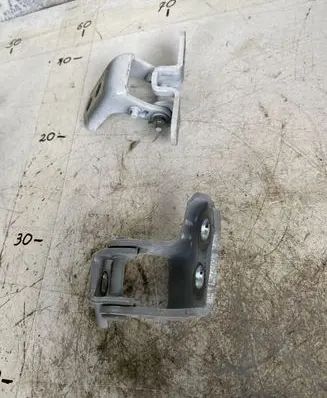 Renault Clio V Front door hinge set 