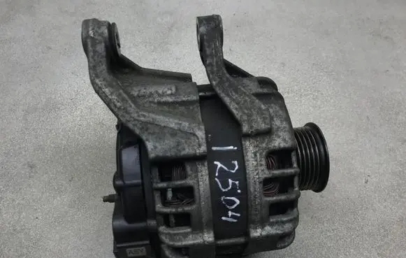 Opel Insignia B Generator/alternator 39047352