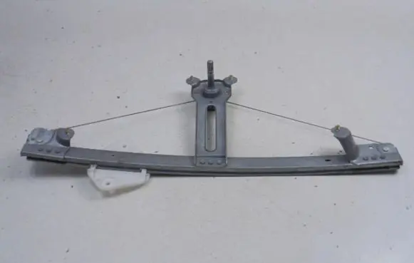Dacia Logan I Front door manual window regulator ARM18482