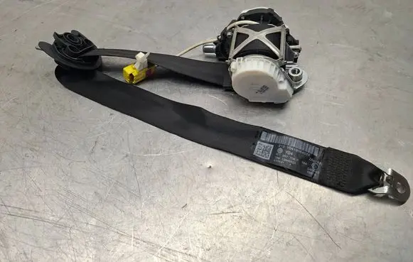 Volkswagen PASSAT B6 Front seatbelt 3C1857706F 33046824