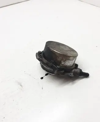 Volkswagen Touareg I Vacuum pump 057145100