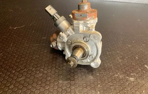 BMW 5 F10 F11 Fuel injection high pressure pump 0445010634 7823463