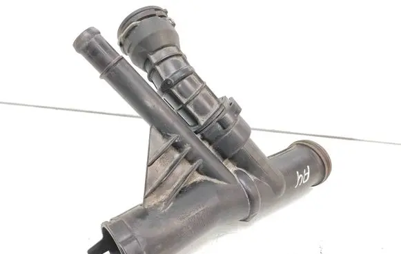 Volkswagen PASSAT B8 Engine coolant pipe/hose 04L121026F 04L121071E