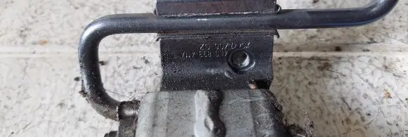 Audi Q7 4L Rear door lower hinge