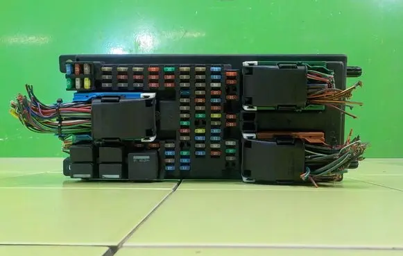 Land Rover Range Rover Sport L320 Fuse box set YQE500420 BEZPIECZNIKOW