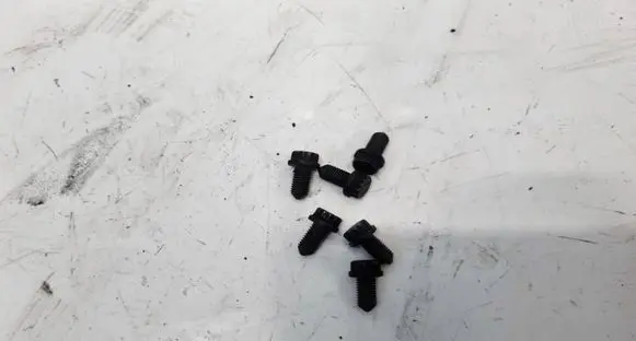 Volkswagen Golf V Nuts/bolts 