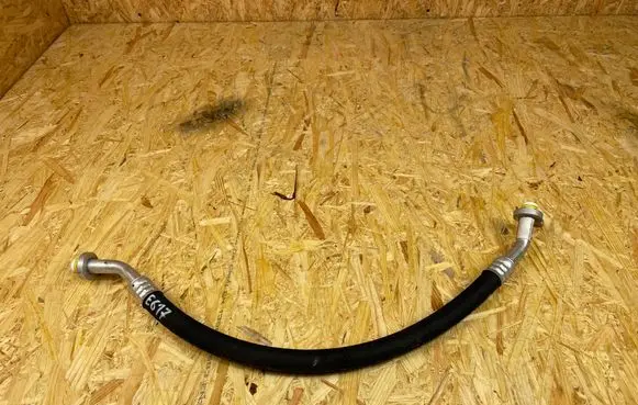 Volvo XC40 Air conditioning (A/C) pipe/hose 32226551