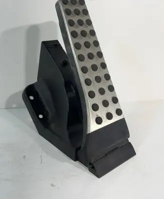 Mercedes-Benz GLC X253 C253 Accelerator throttle pedal A2533000104