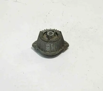 Engine mount bracket