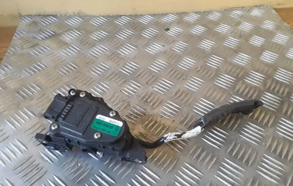 Renault Laguna II Accelerator throttle pedal 6PV00811903 8200003393