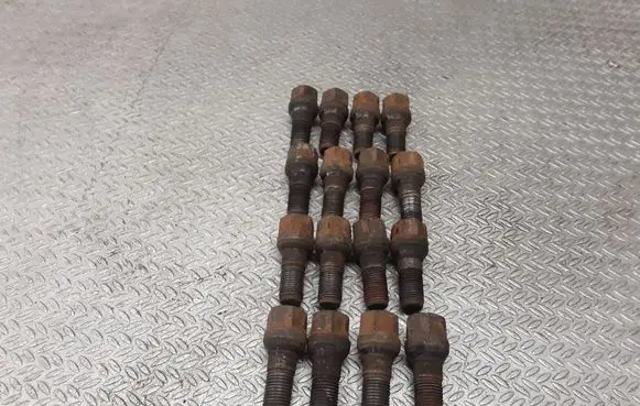Citroen C3 Picasso Nuts/bolts 