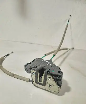 SsangYong Tivoli Front door lock 7121035020