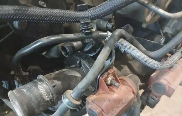 Ford Mondeo MK IV Engine coolant pipe/hose