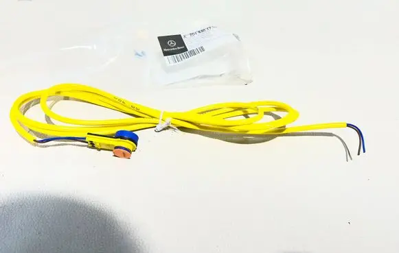 Mercedes-Benz C W204 Positive cable (battery) A2044401754
