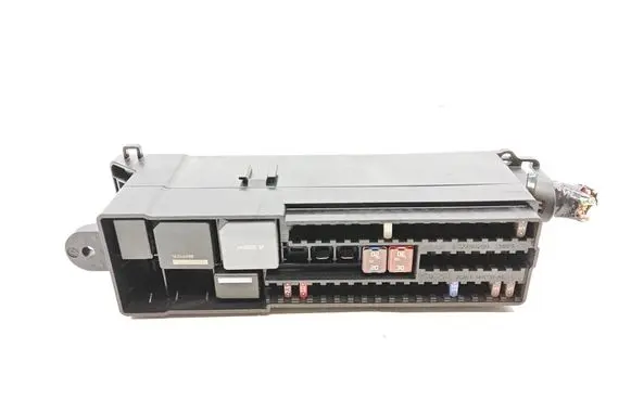 Ford Focus Fuse module AV6T14K131AC E02260200 13889