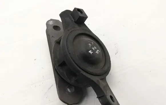 Engine mount bracket