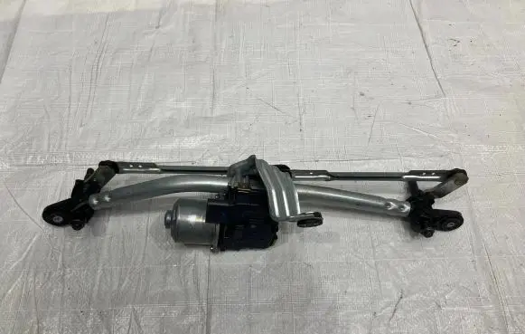 Maserati Grecale Front wiper linkage 